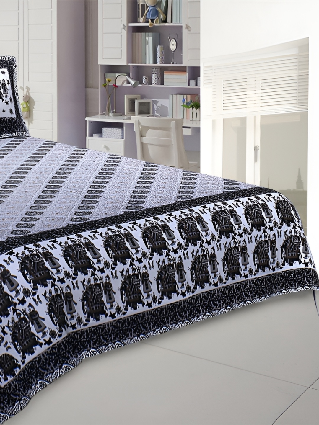 

Texstylers Grey & Black Printed Cotton 144 TC Queen Bedsheet With 2 Pillow Covers