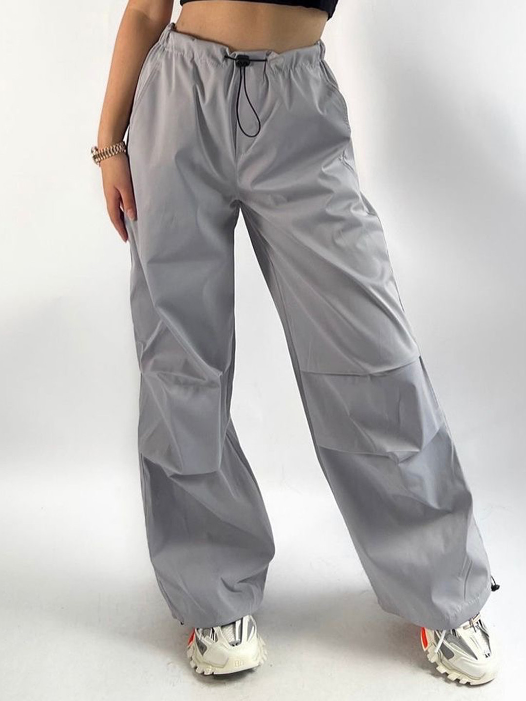 

IZF Women High-Rise Oversized Parachute Trousers, Grey