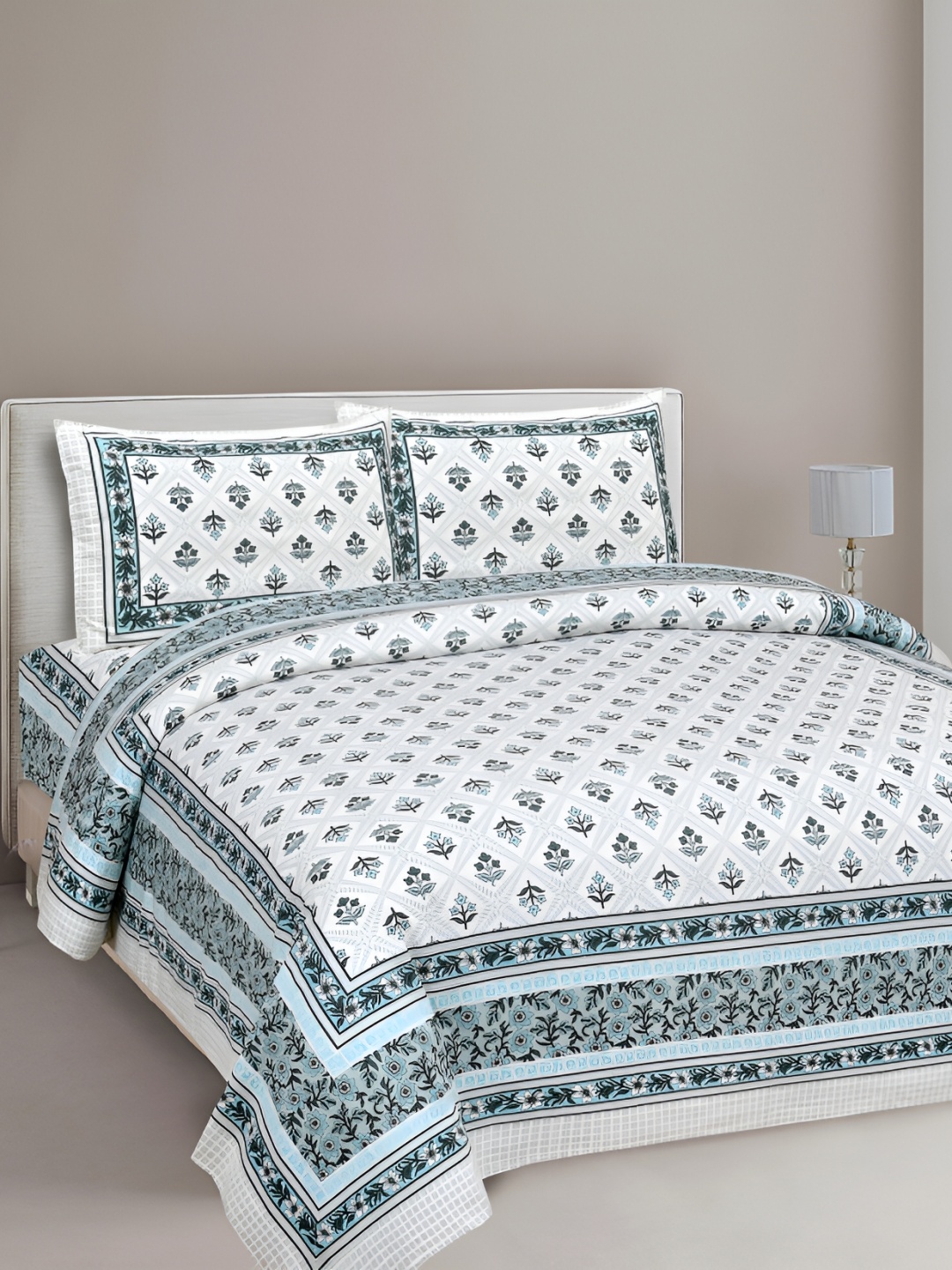 

Texstylers Blue& White Floral Cotton 144 TC Queen Bedsheet with 2 Pillow Covers