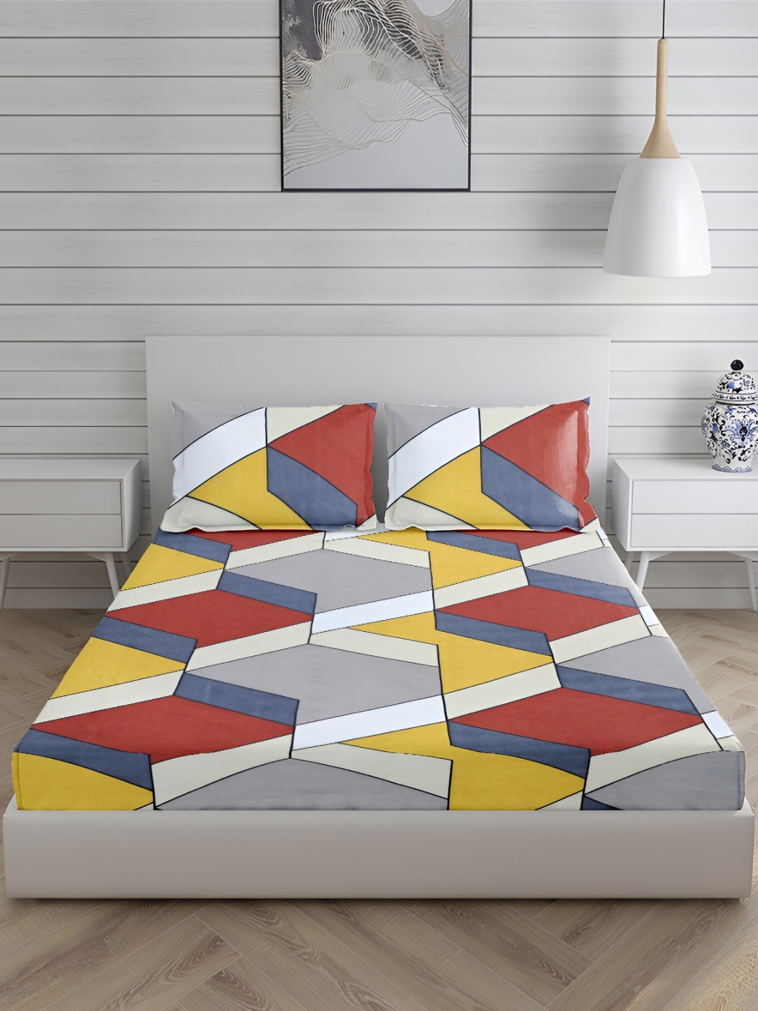 

HOMECRUST Grey & Coral Printed Fitted 200 TC Queen Bedsheet With 2 Pillow Covers