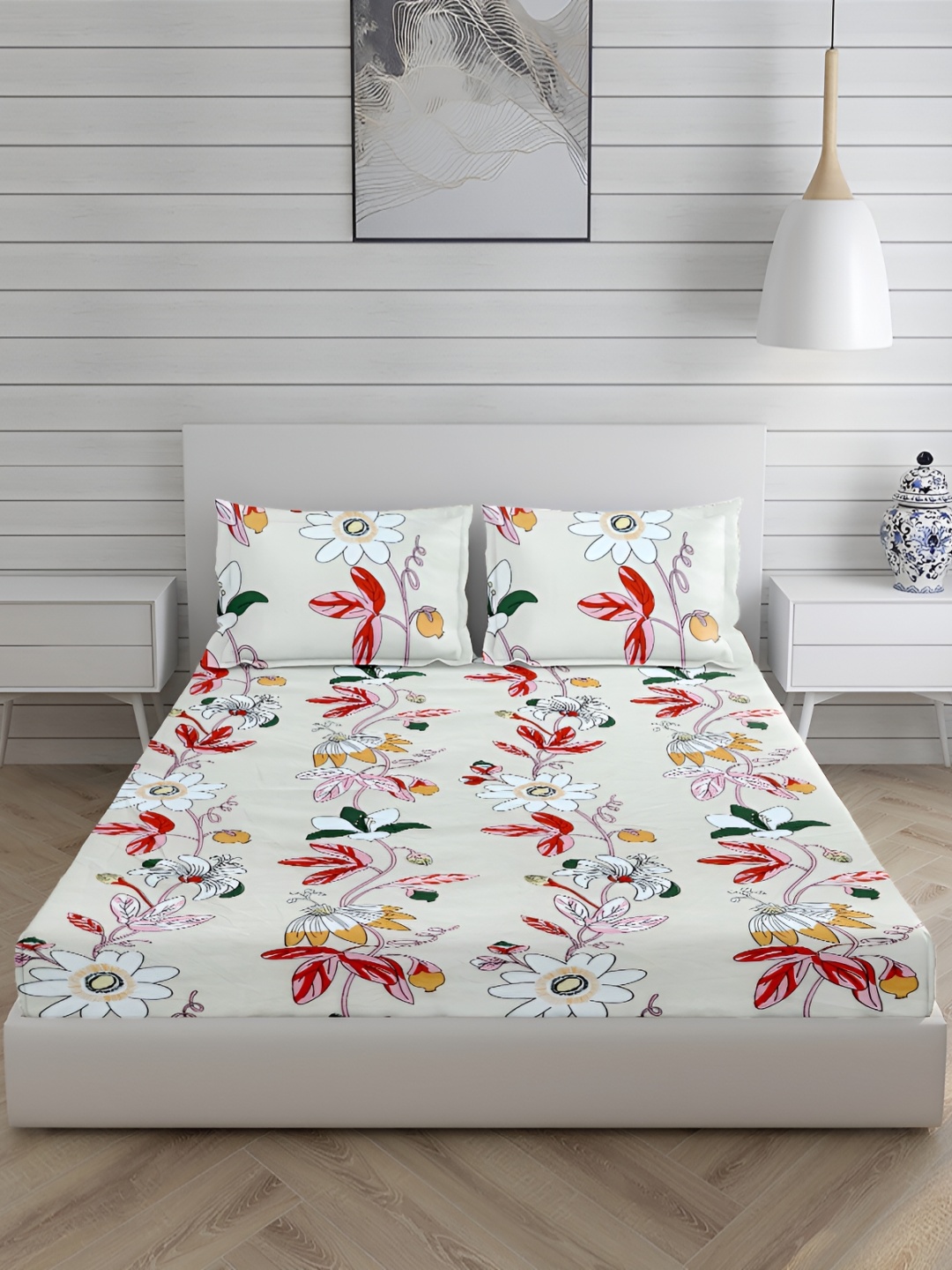 

HOMECRUST White & Red Floral 200 TC Queen Bedsheet with 2 Pillow Covers