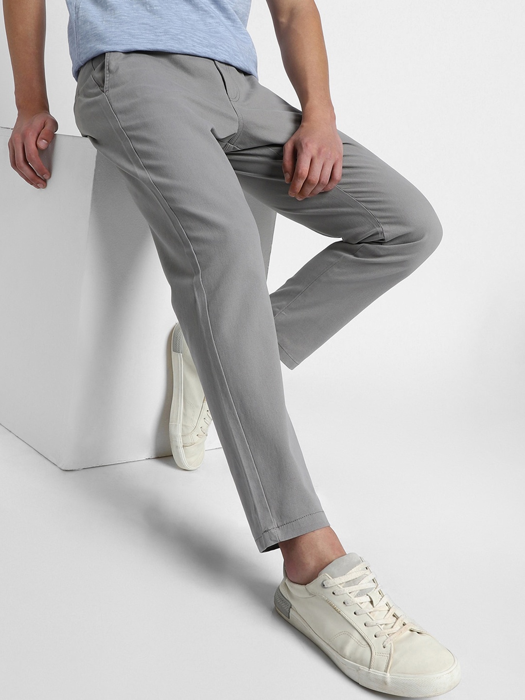 

Dennis Lingo Men Mid Rise Flat Front Trousers, Grey