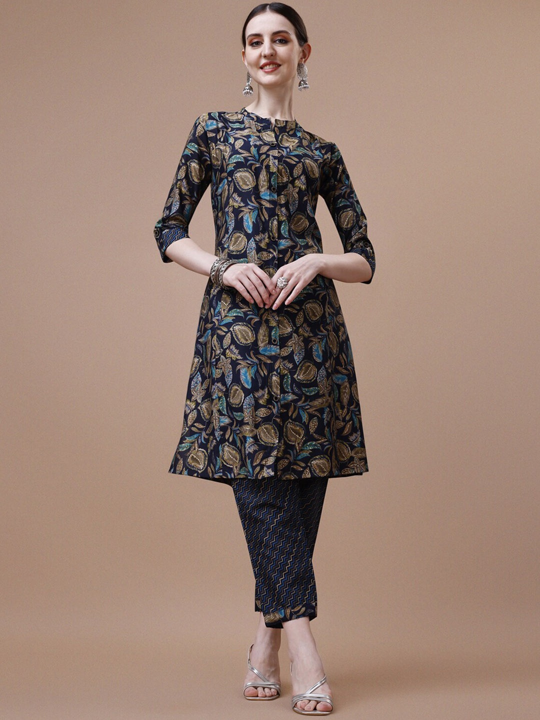 

KALINI Floral Printed Mandarin Collar Regular Kurta with Trousers, Navy blue