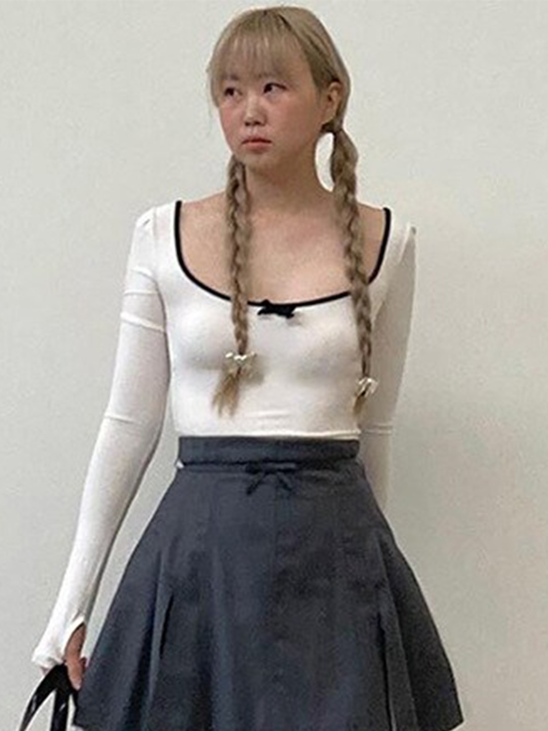

StyleCast White Scoop Neck Fitted Top