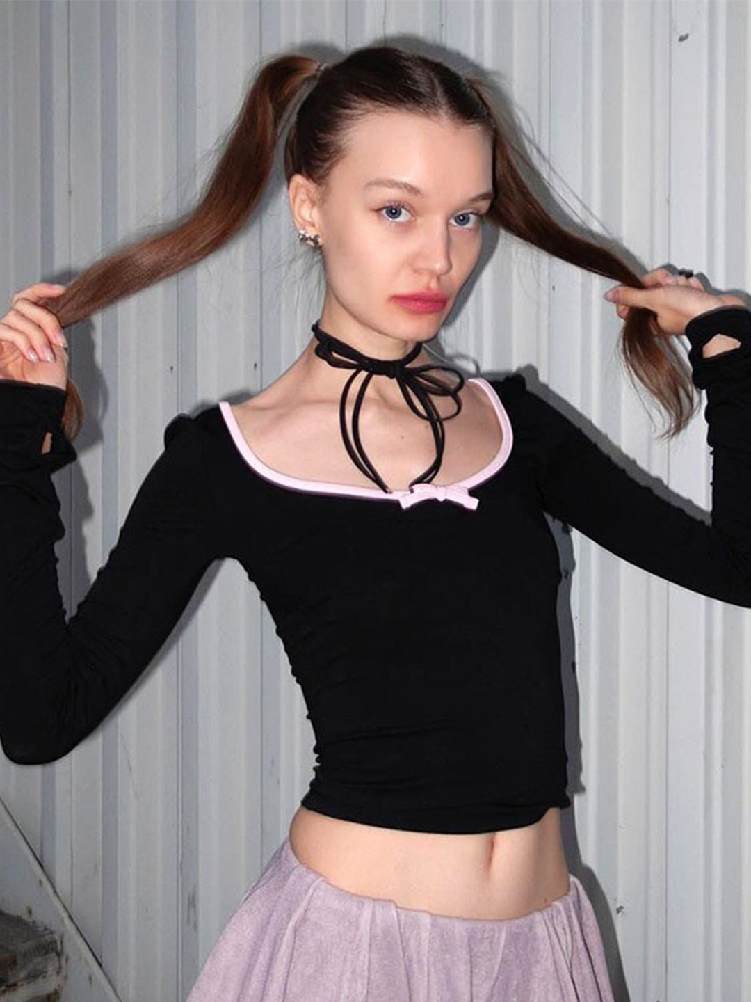 

StyleCast Black Scoop Neck Fitted Crop Top