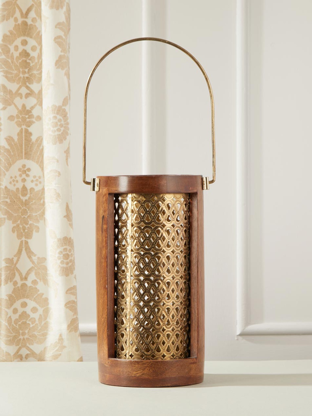 

Fabindia Textured Metal Contemporary Cylindrical Shaped Table Lamp, Yellow