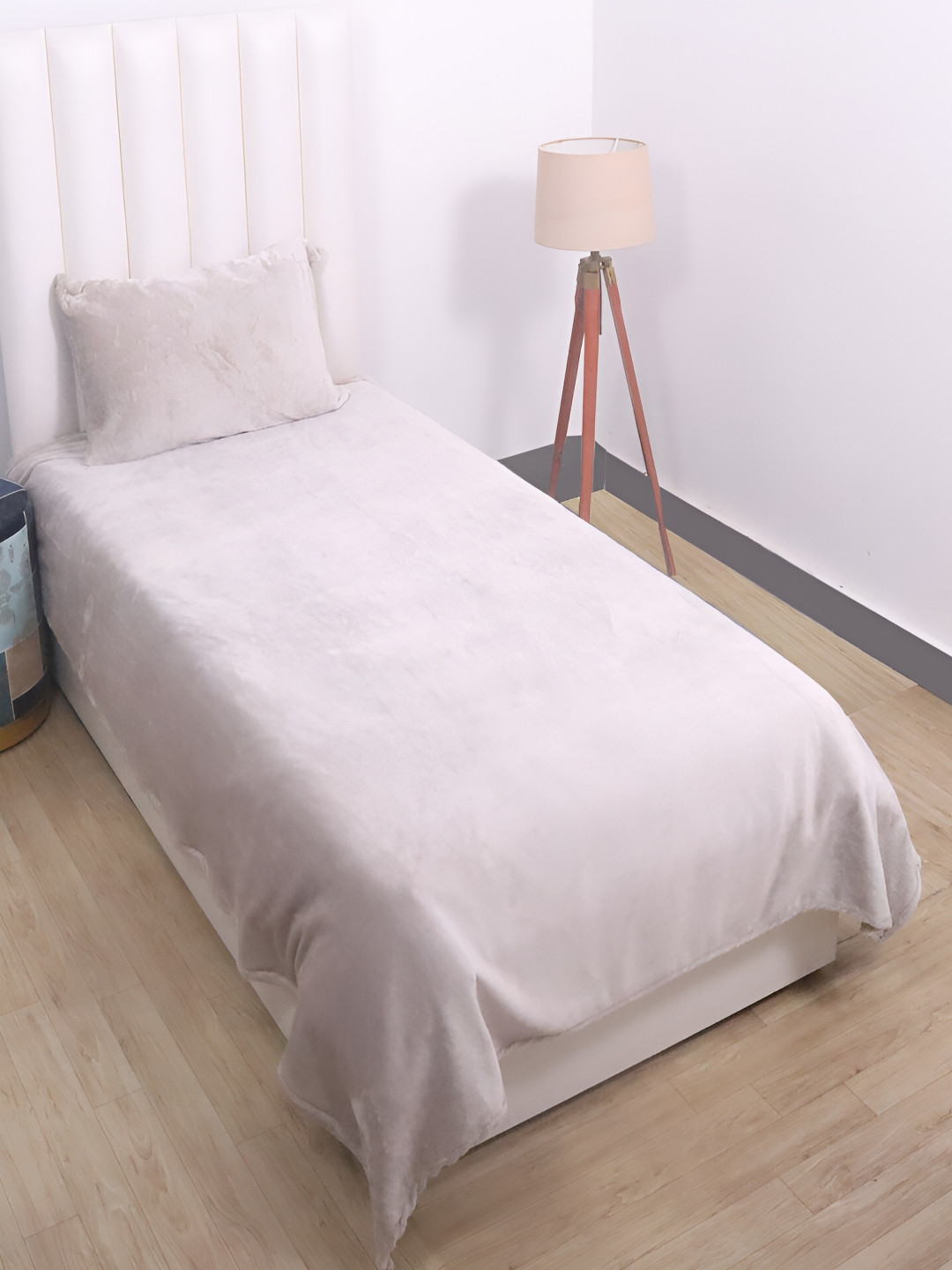 

RD TREND Silver-Toned 210 TC Single Bedsheet with 1 Pillow Covers