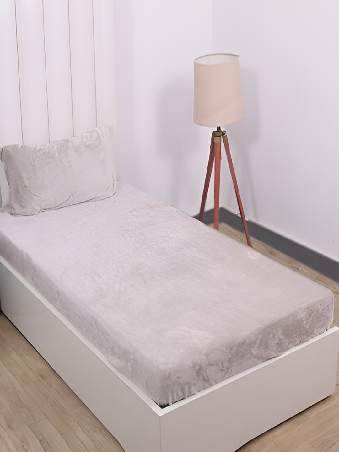 

RD TREND Silver-Toned Solid 210 TC Single Bedsheet with 1 Pillow Cover
