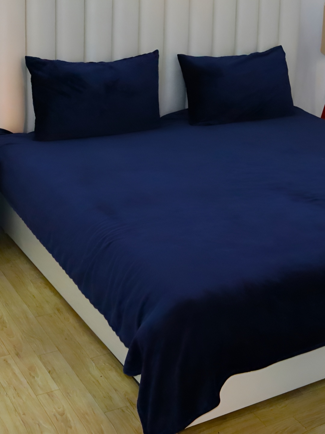 

RD TREND Navy Blue 210 TC King Bedsheet with 2 Pillow Covers
