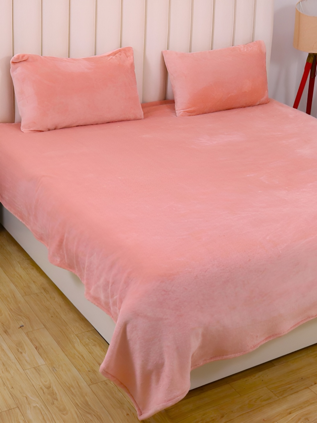 

RD TREND Peach 210 TC King Bedsheet with 2 Pillow Covers