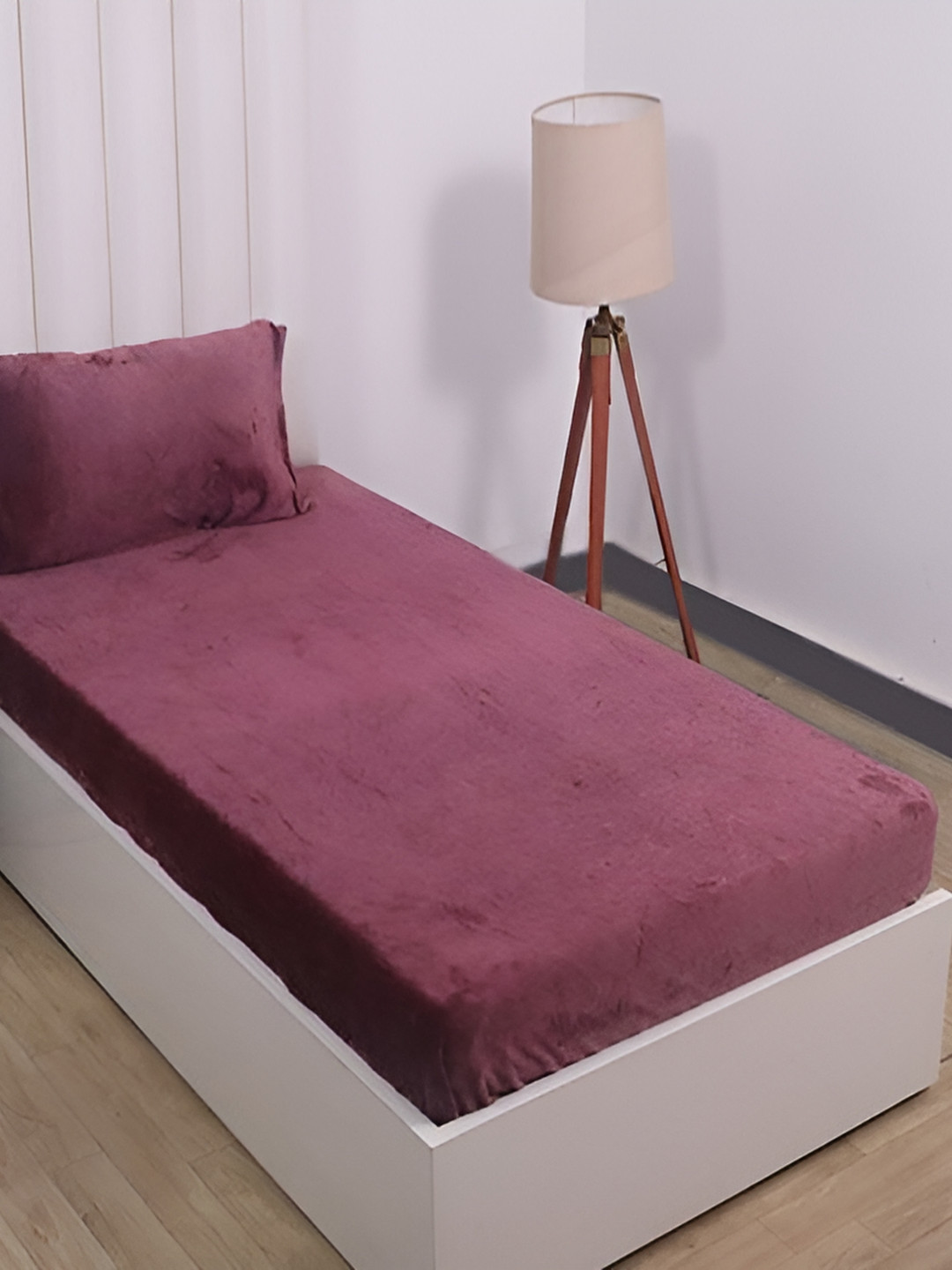 

RD TREND Maroon 210 TC Single Bedsheet with 1 Pillow Cover