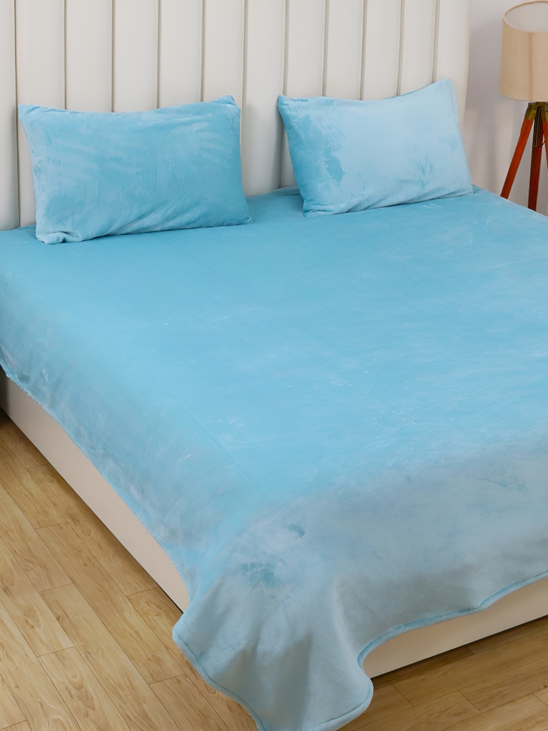 

RD TREND Blue 210 TC King Bedsheet with 2 Pillow Covers