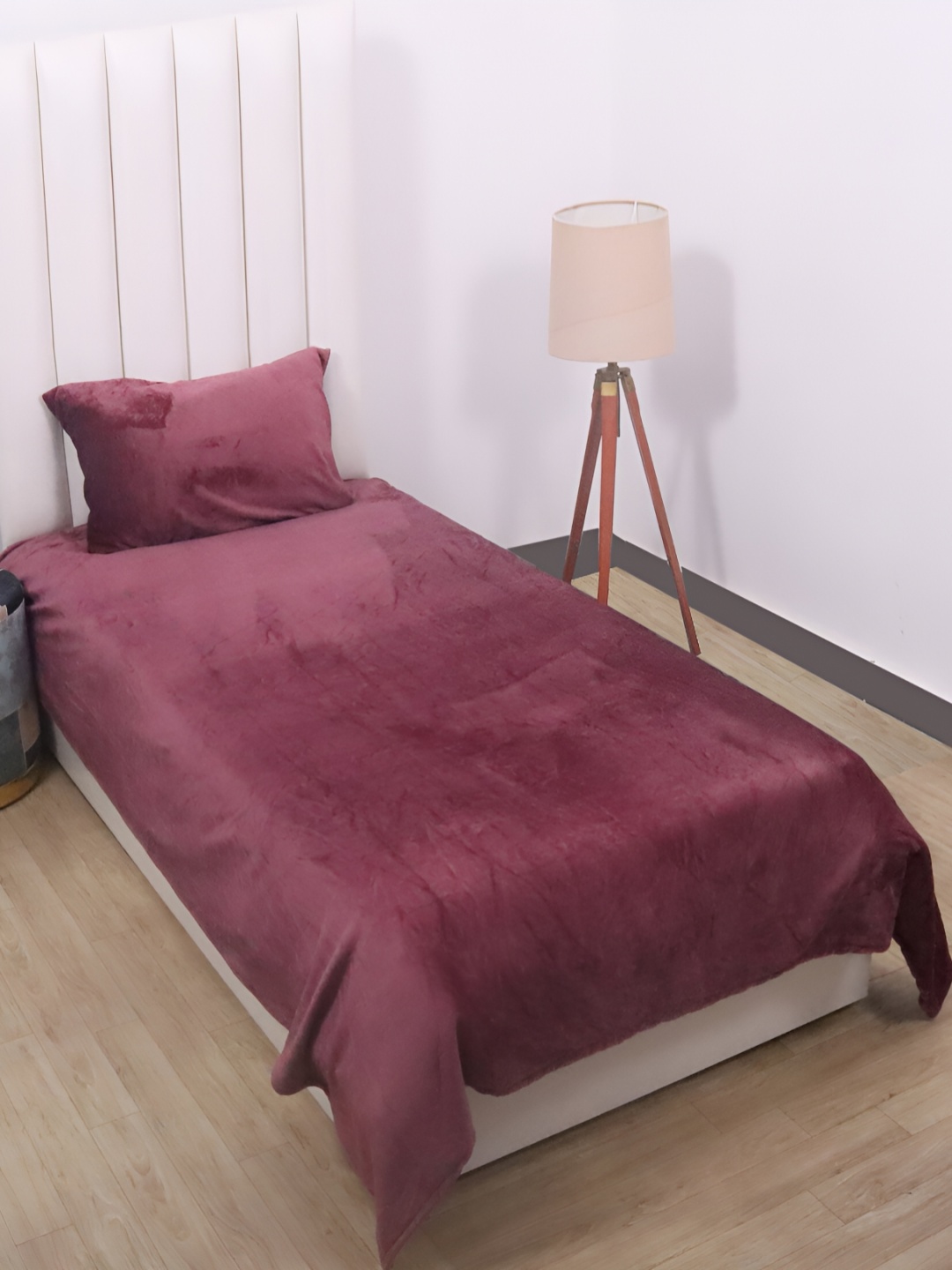 

RD TREND Maroon Solid 210 TC Single Bedsheet with 1 Pillow Cover