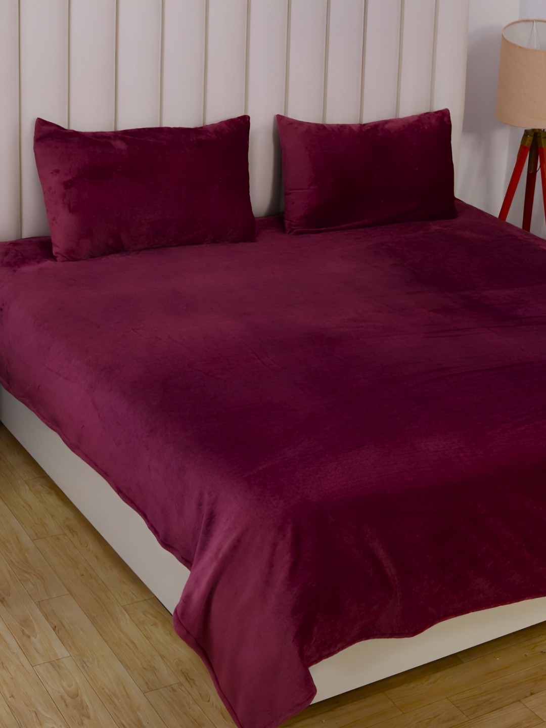 

RD TREND Maroon 210 TC King Bedsheet with 2 Pillow Covers