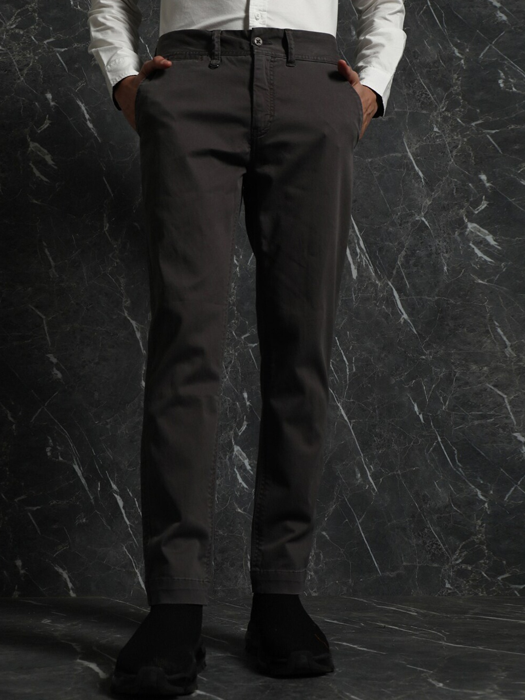 

Breakbounce Grey Men Mid Rise Slim Fit Trousers