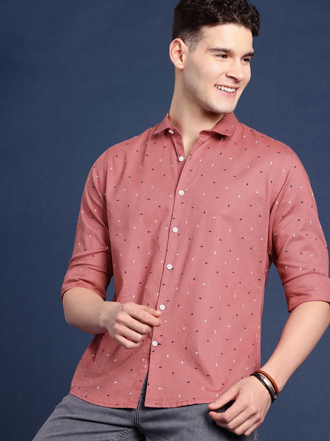 

Mast & Harbour Men Geometric Printed Casual Shirt, Pink