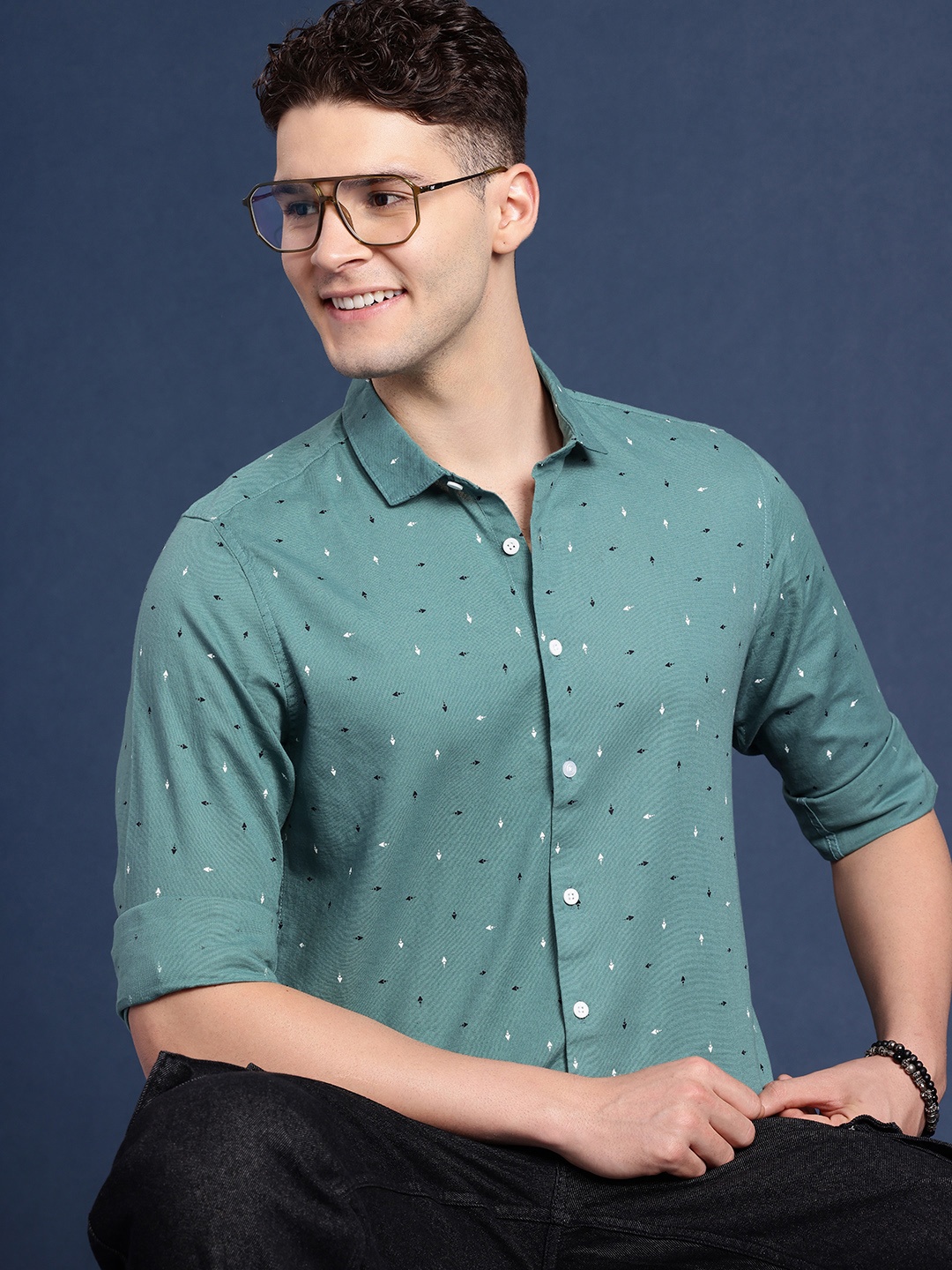 

Mast & Harbour Men Geometric Printed Casual Shirt, Green