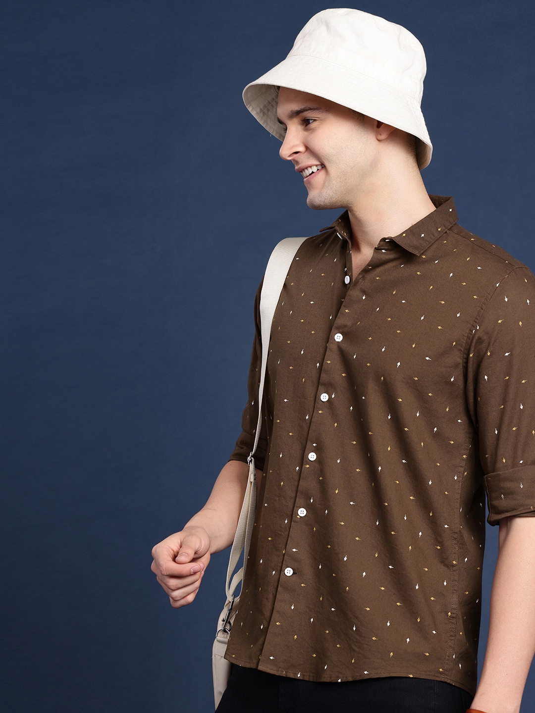 

Mast & Harbour Men Geometric Printed Casual Shirt, Brown