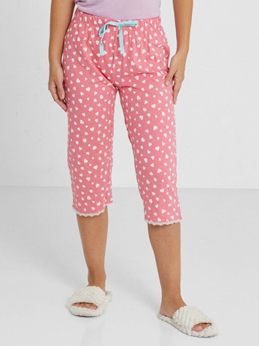 

Aila Women Conversational Printed Mid-Rise Lounge Capris, Pink