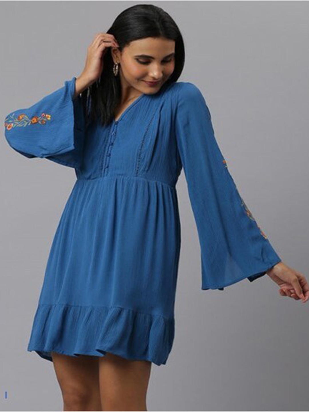 

Aila Flared Sleeve V-Neck Cotton A-Line Dress, Blue