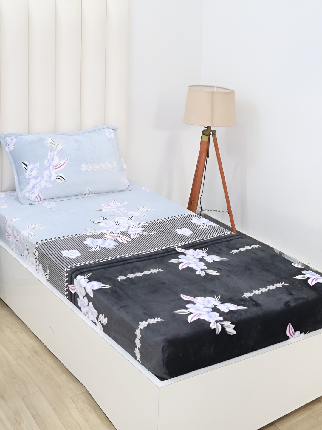 

RD TREND Brown & White Floral 210 TC Single Bedsheet with 1 Pillow Cover