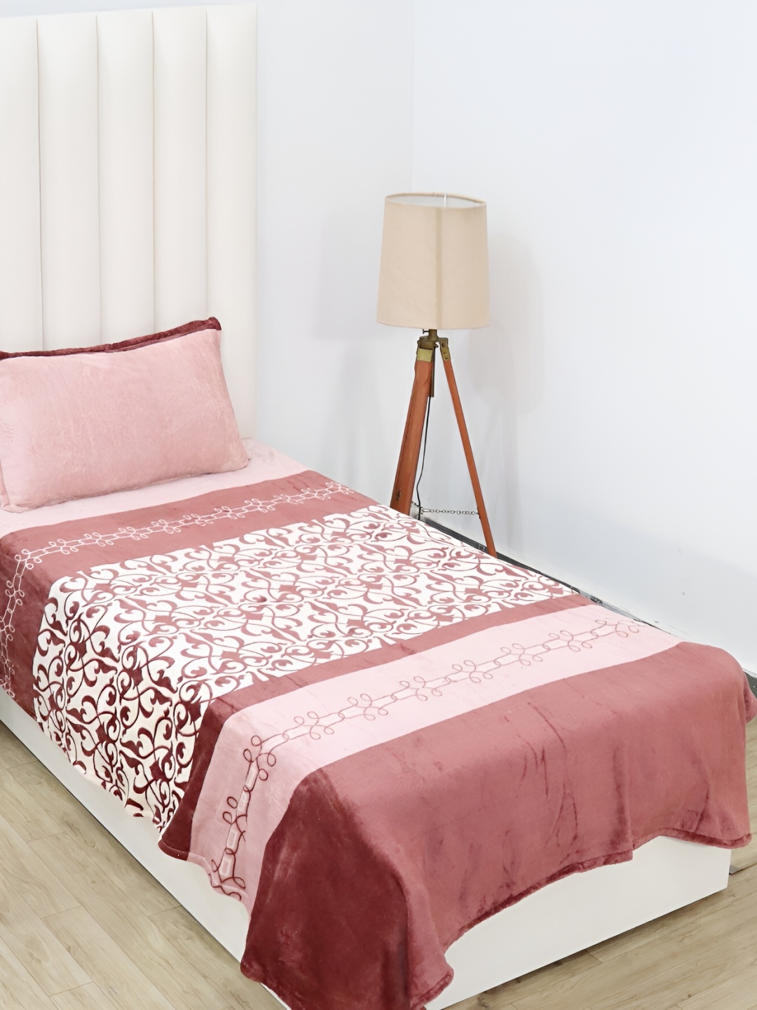 

RD TREND Peach & Cream Abstract 210 TC Single Bedsheet with 1 Pillow Covers