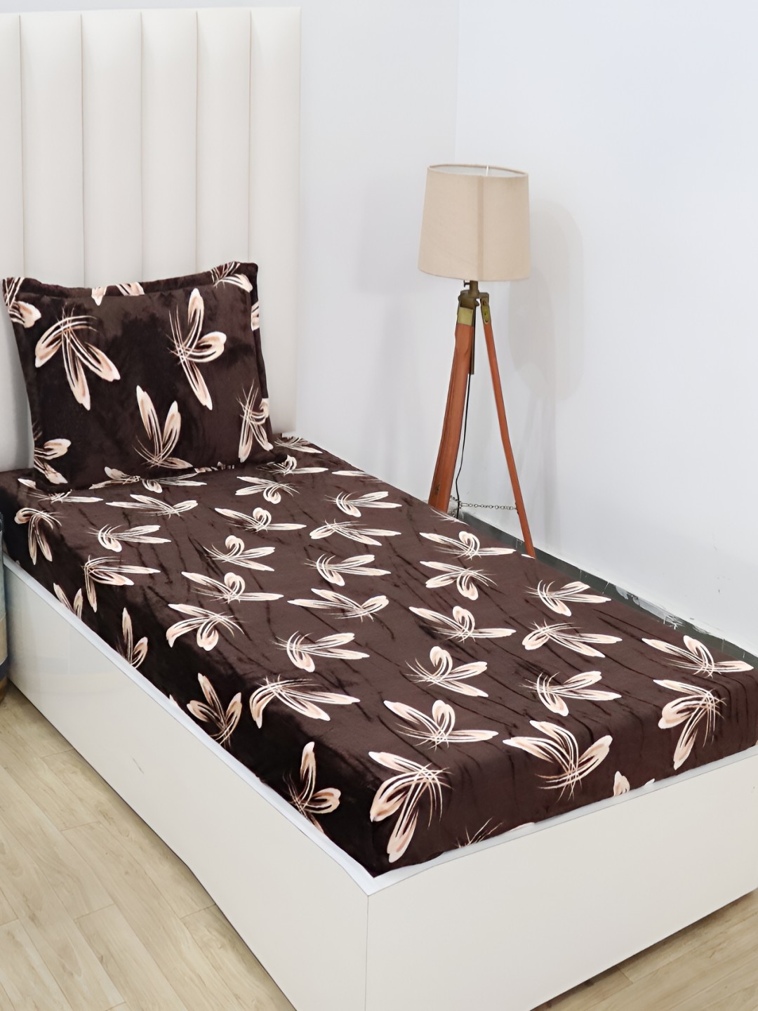 

RD TREND Blue & White Floral 210 TC Single Bedsheet with 1 Pillow Cover