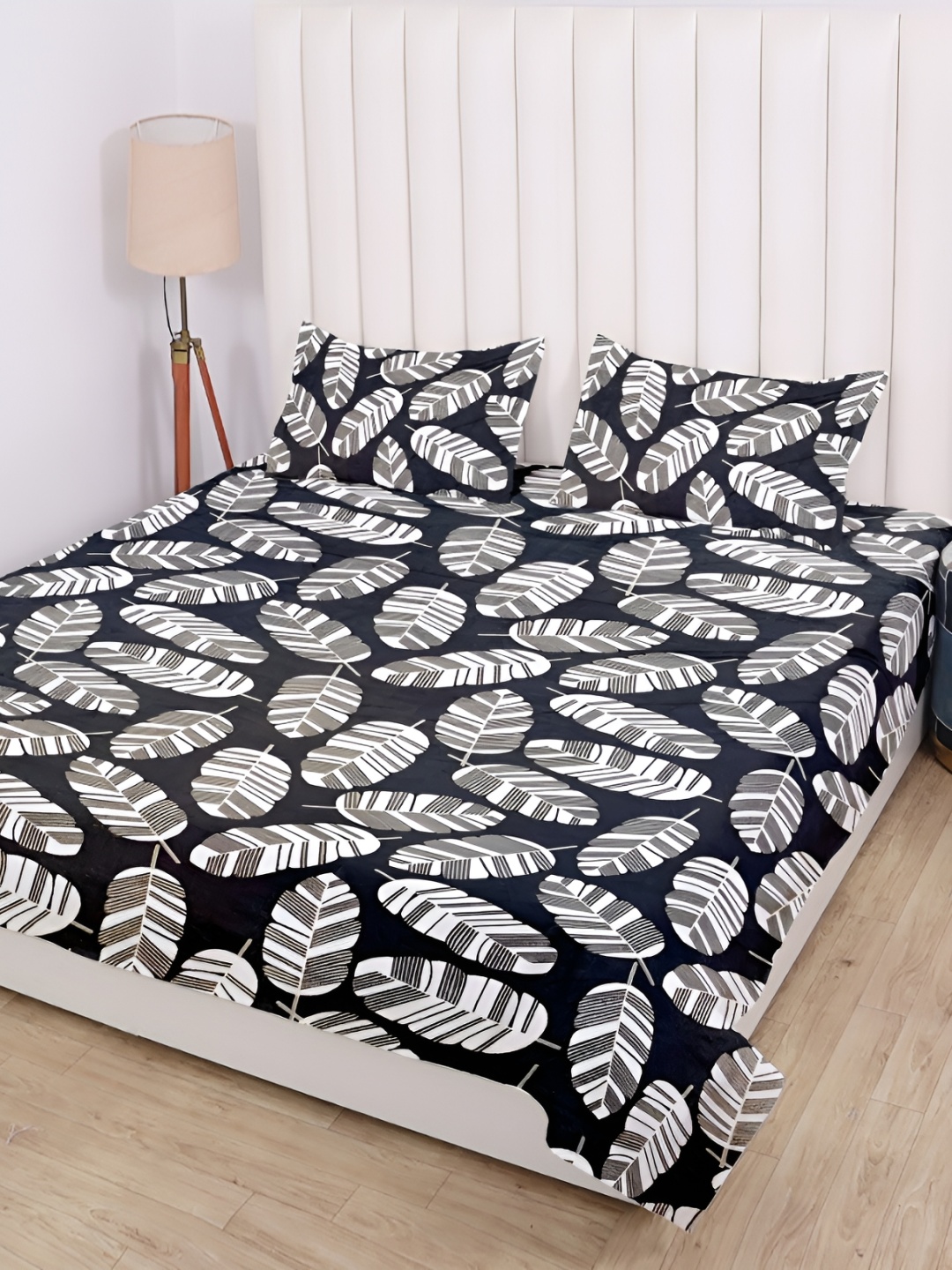 

RD TREND Grey & Black Floral 210 TC King Bedsheet with 2 Pillow Covers