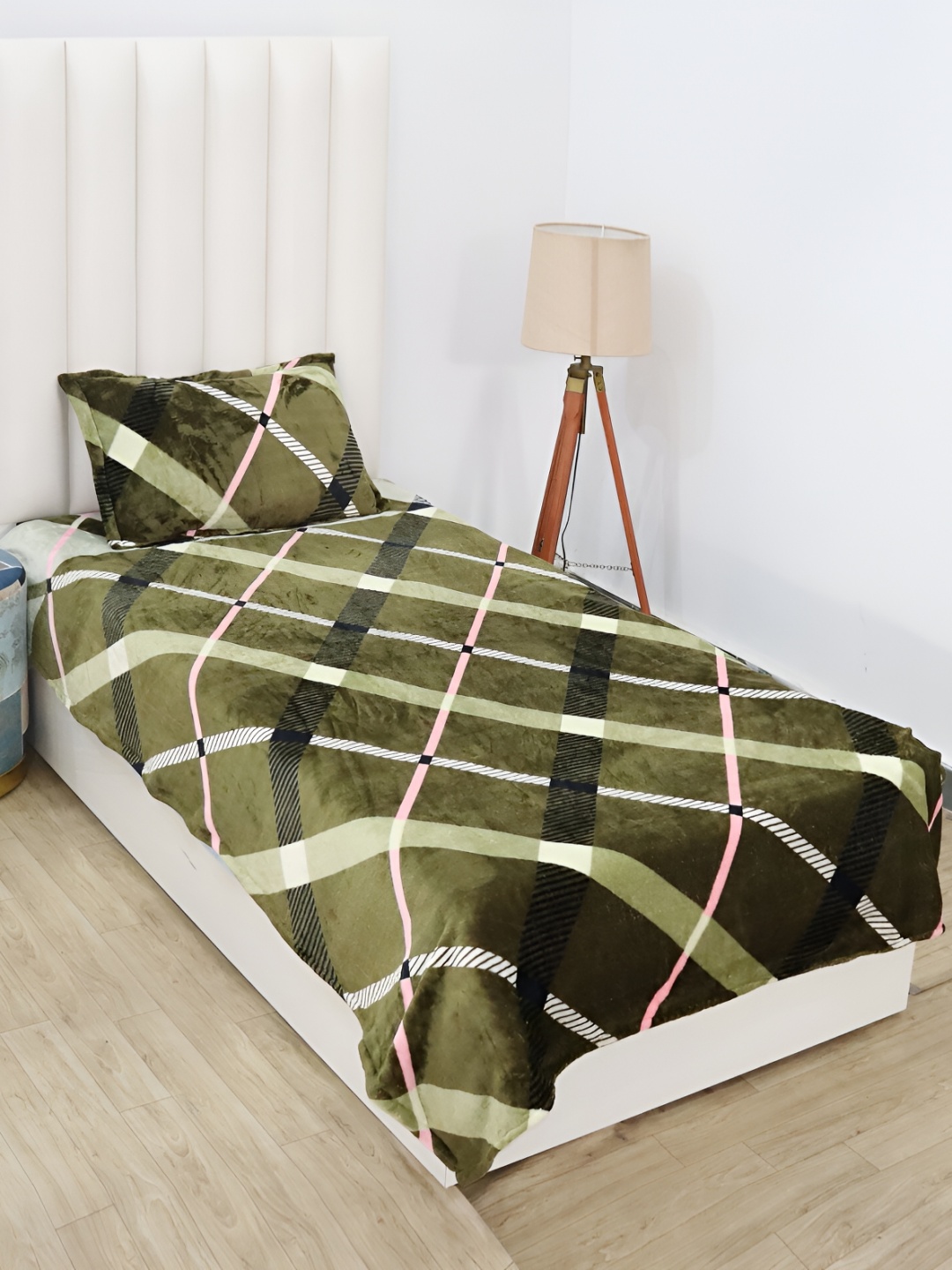 

RD TREND Blue & White Abstract 210 TC Single Bedsheet with 1 Pillow Cover