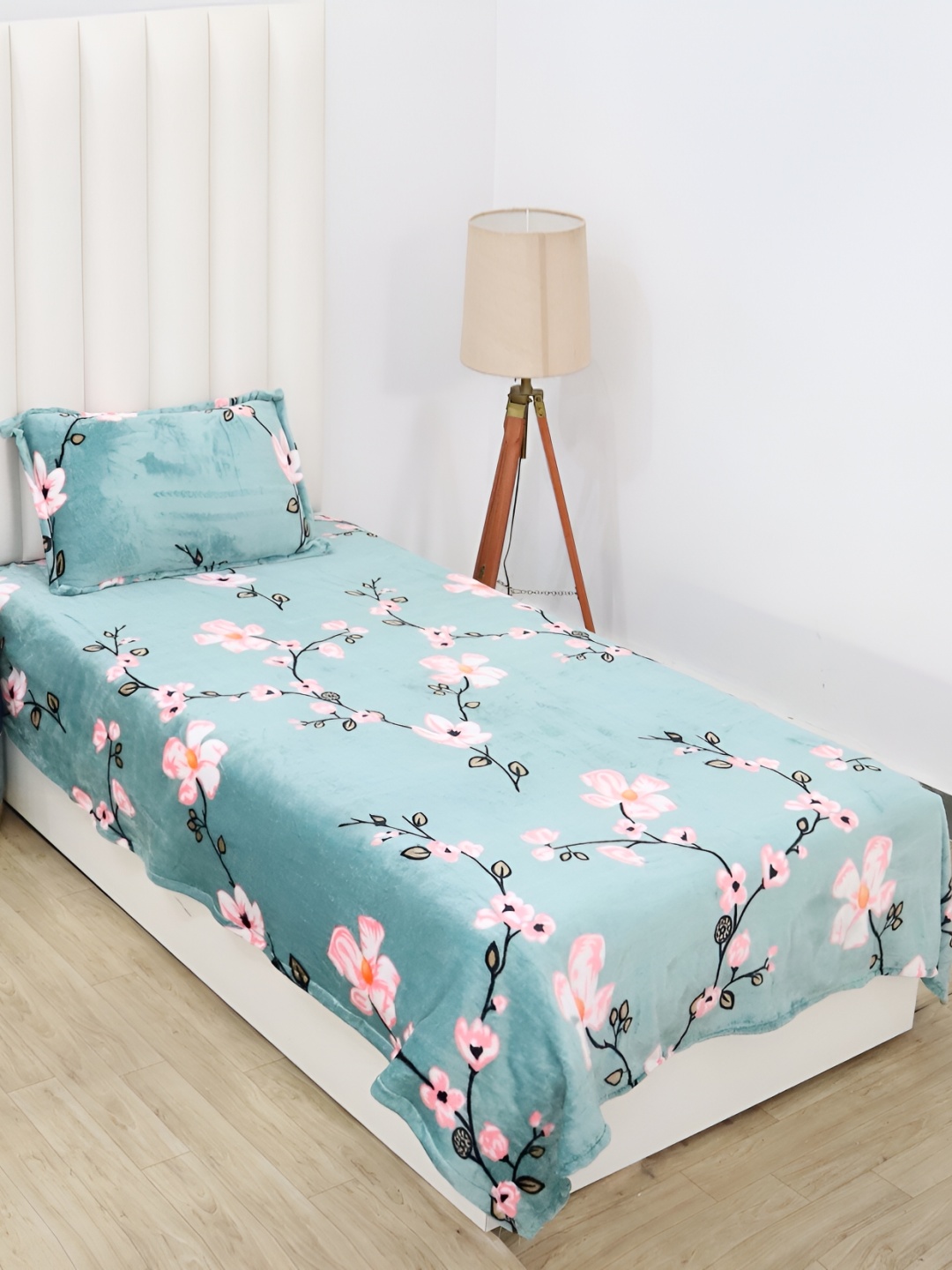 

RD TREND Blue & White Floral 210 TC Single Bedsheet with 1 Pillow Cover