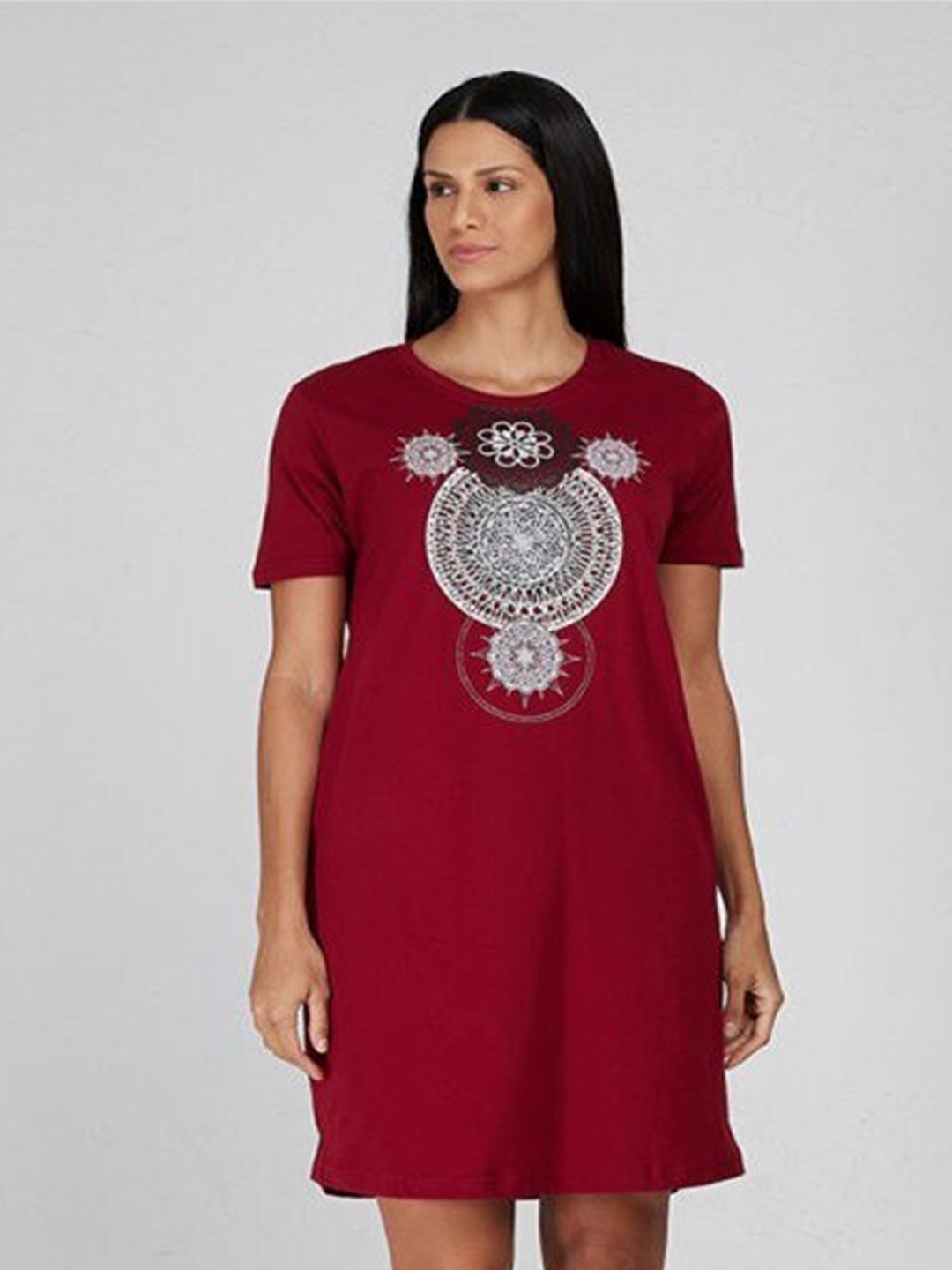 

Aila Ethnic Motifs Printed Nightdress, Red