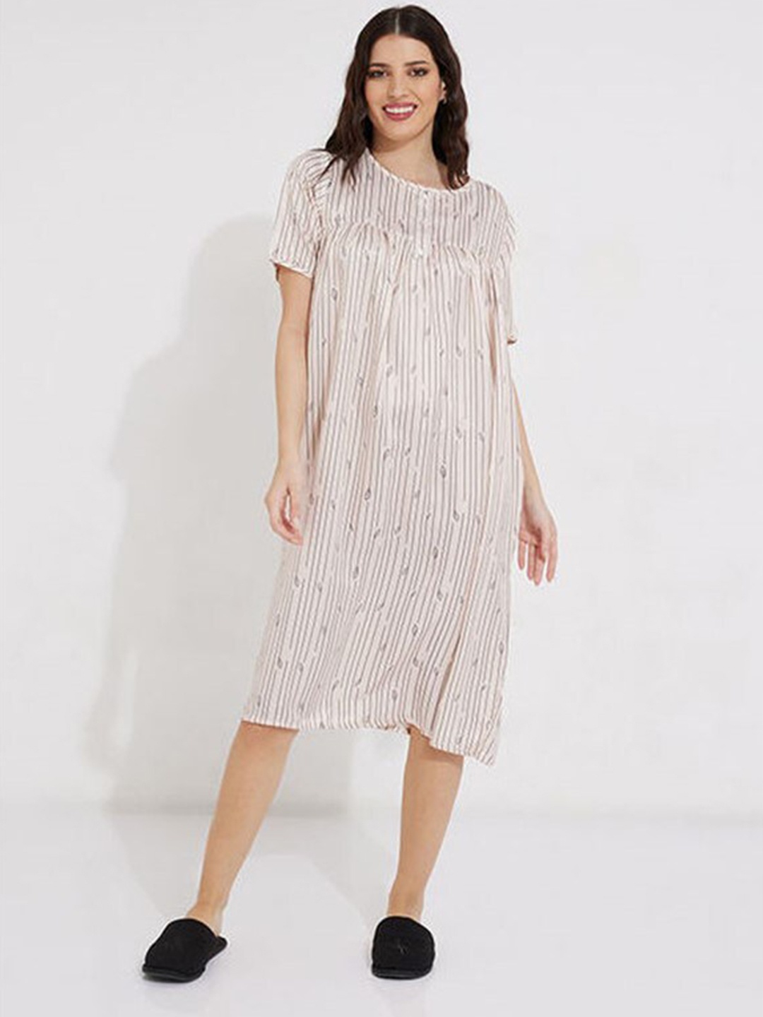

Aila Striped Round Neck Short Sleeves Midi Nightdress, Pink
