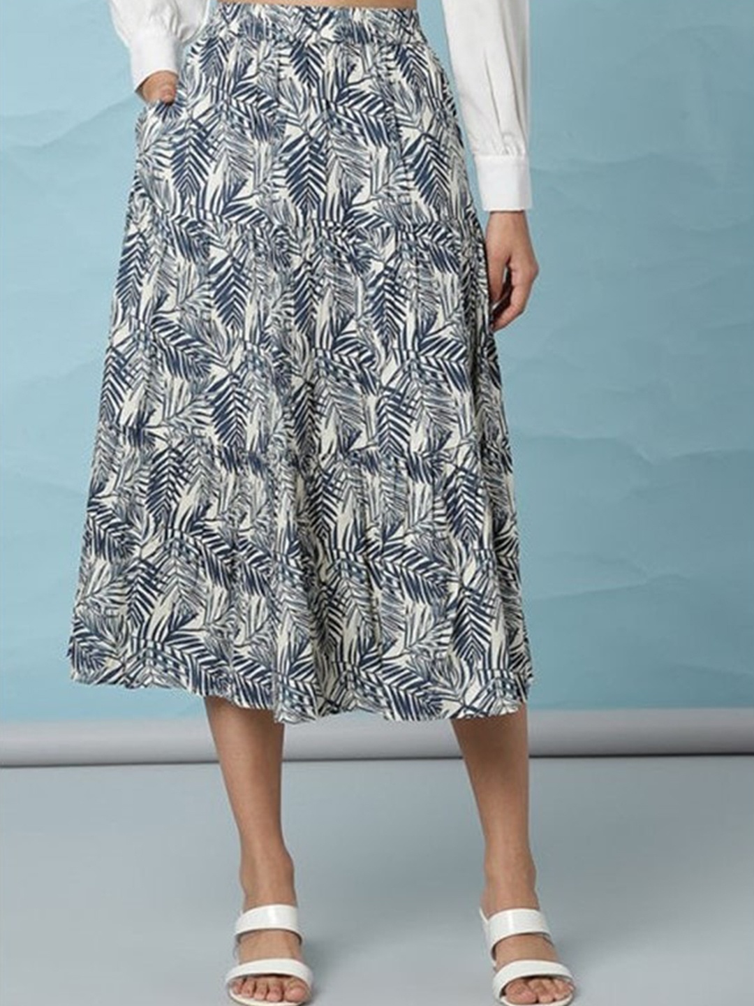 

Aila Floral Printed Gathered Detailed Tiered Midi Skirt, White
