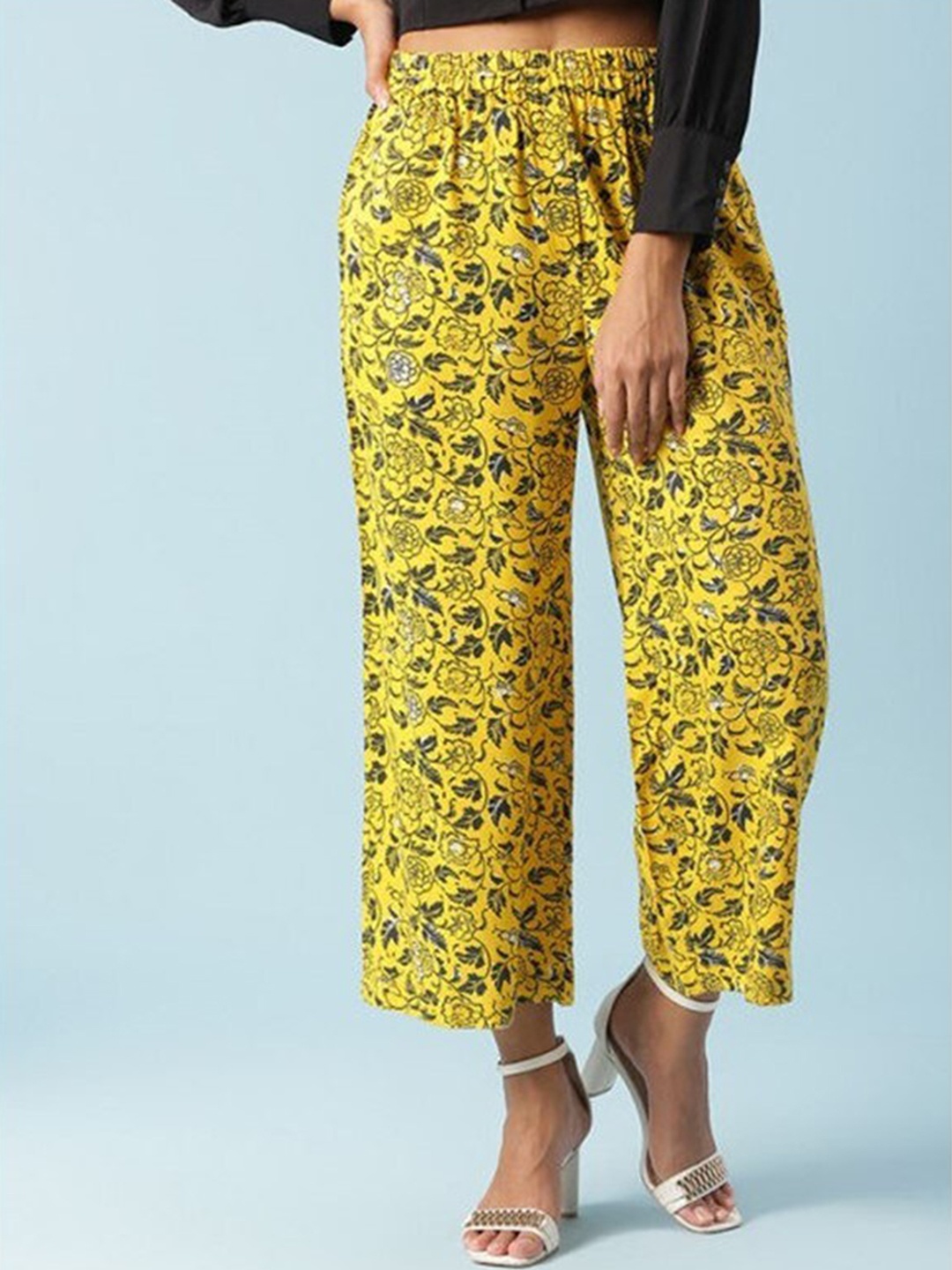 

Aila Women Floral Printed Loose Fit Cropped Trousers, Yellow