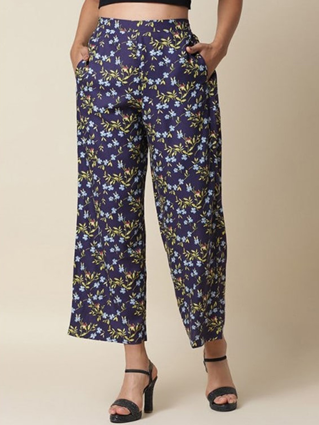 

Aila Women Floral Printed Mid Rise Trousers, Navy blue