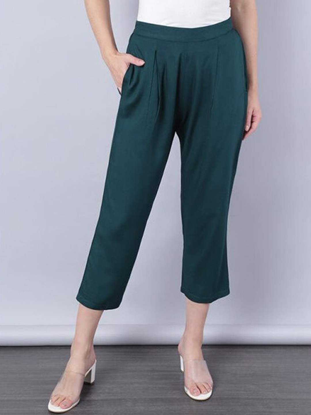 

Aila Women Three-Fourth Length Cropped Pleated Trousers, Green