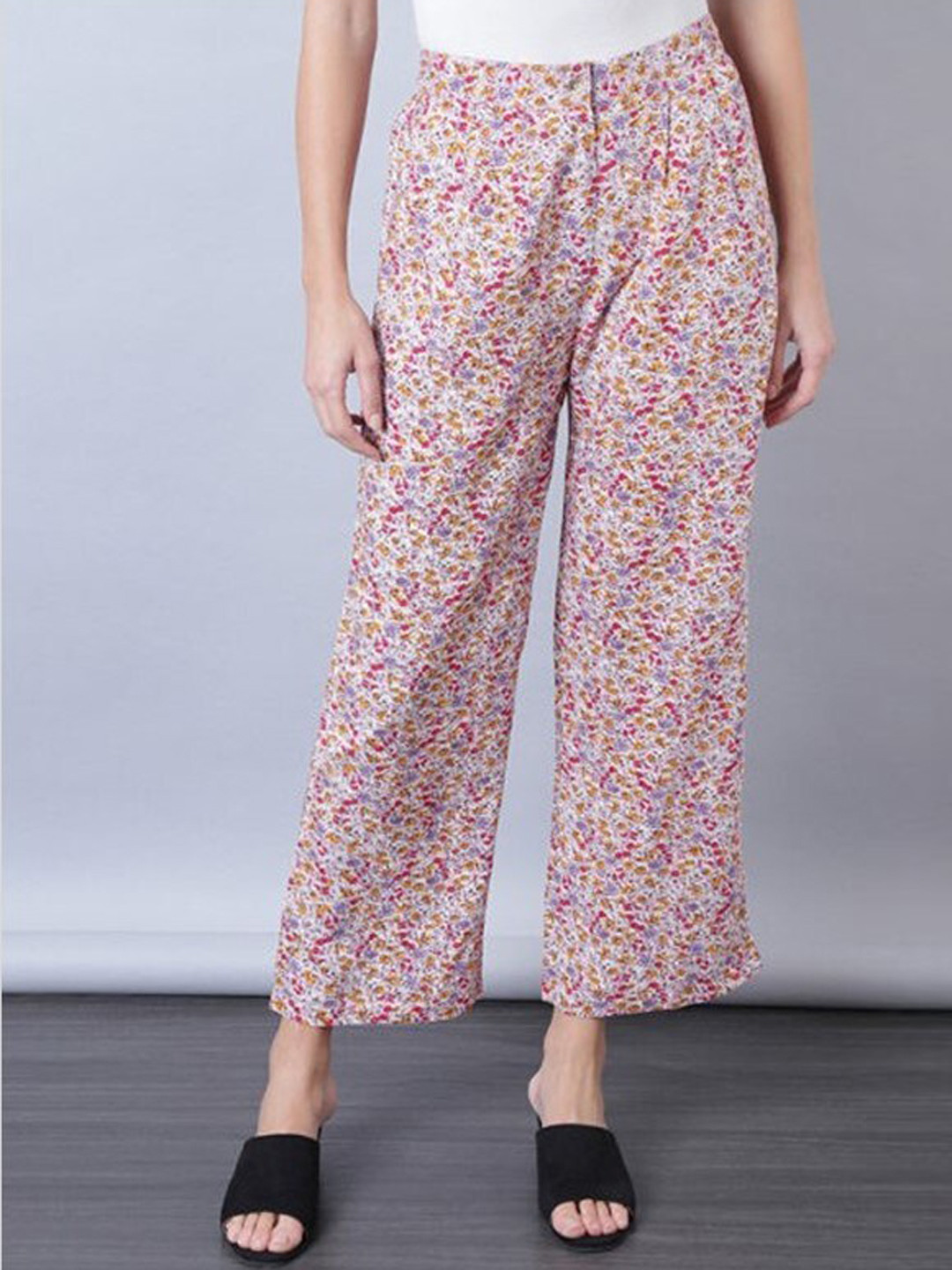 

Aila Women Floral Printed Trousers, Pink