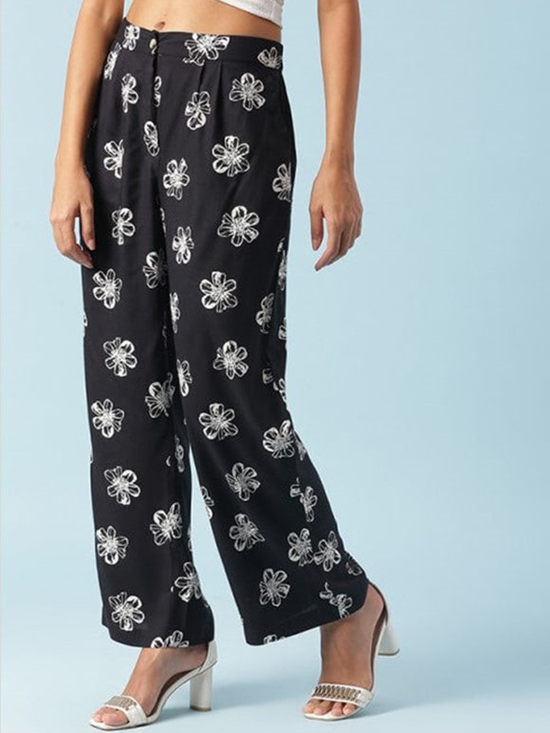 

Aila Women Floral Printed Trousers, Black