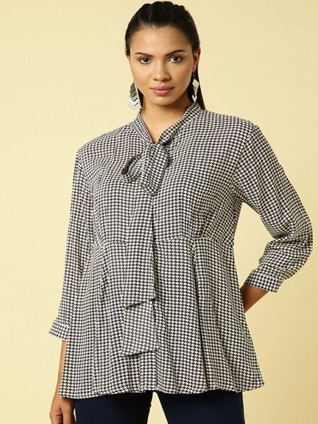 

Aila Checked Tie Up Neck Cotton Regular Top, Black