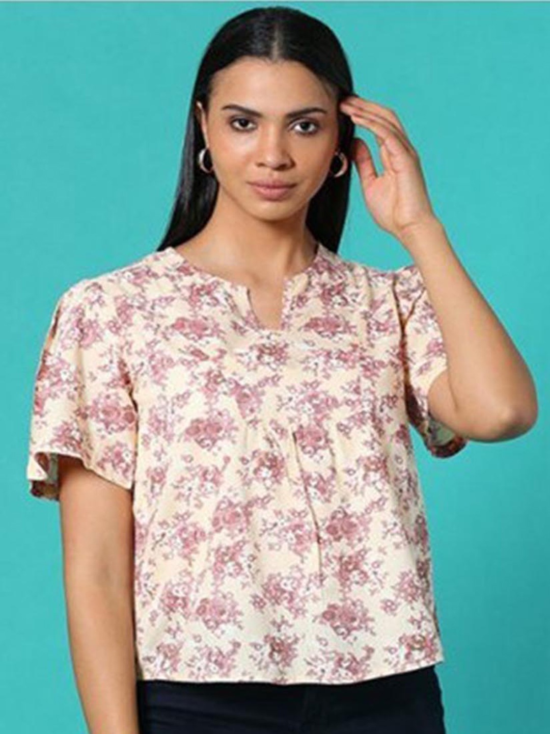 

Aila Floral Printed Cotton Regular Top, Cream
