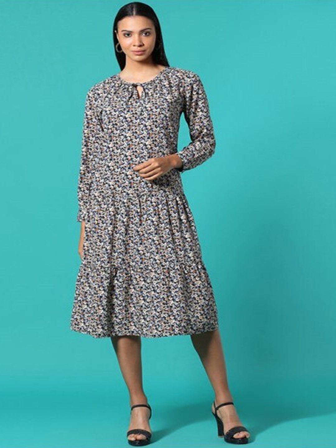 

Aila Floral Print Keyhole Neck Fit And Flare Midi Dress, Black