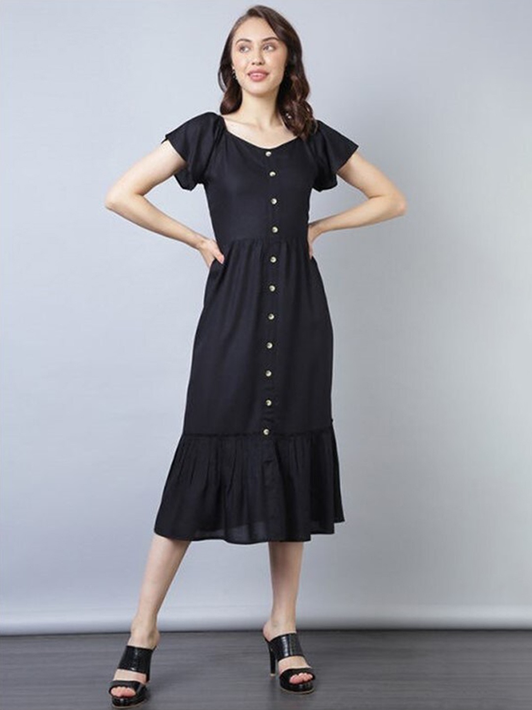 

Aila Sweetheart Neck Flared Sleeves Fit & Flare Midi Dress, Black