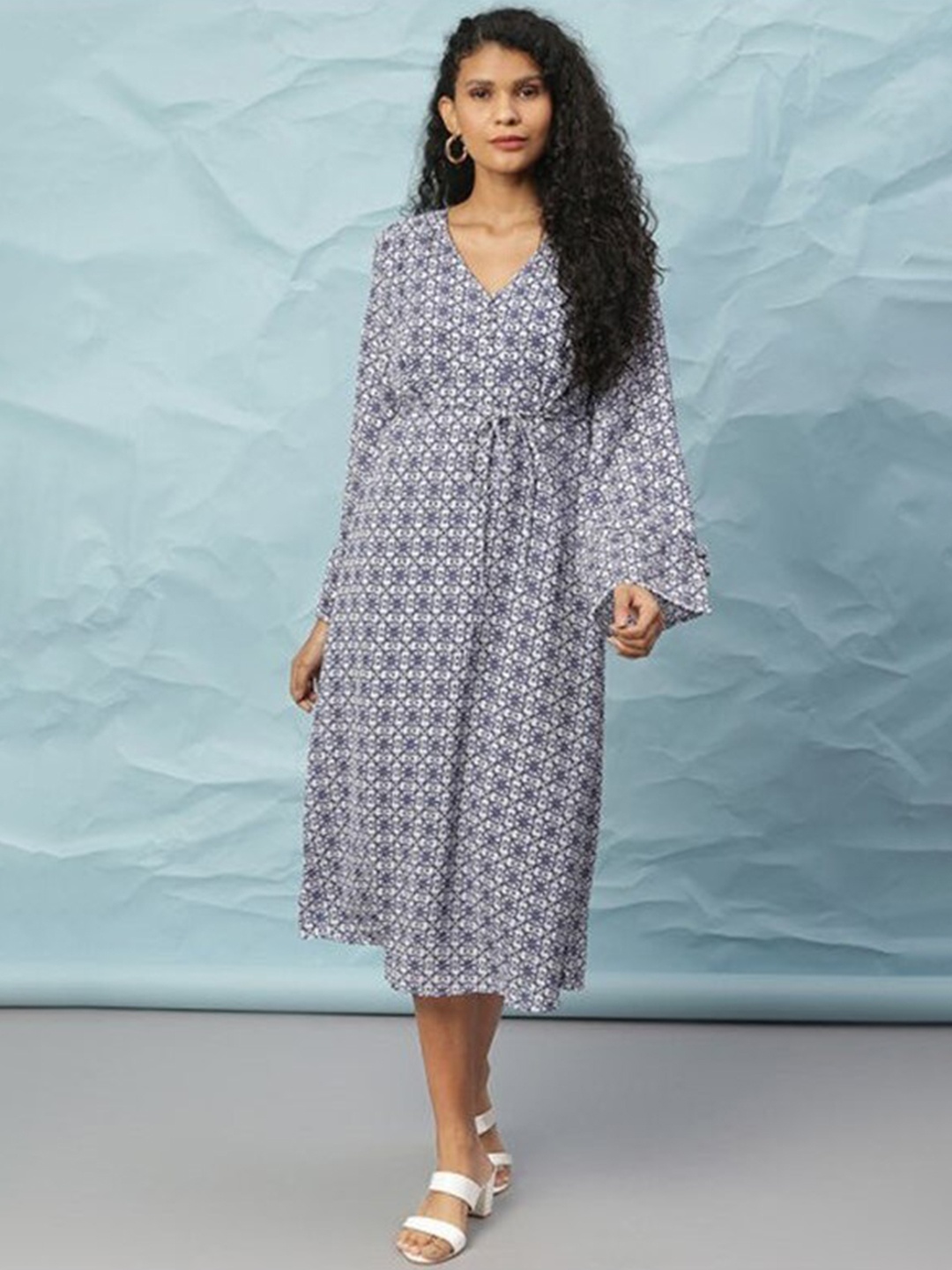 

Aila Floral Printed Printed V-Neck Bell Sleeves Fit & Flare Midi Dress, Blue