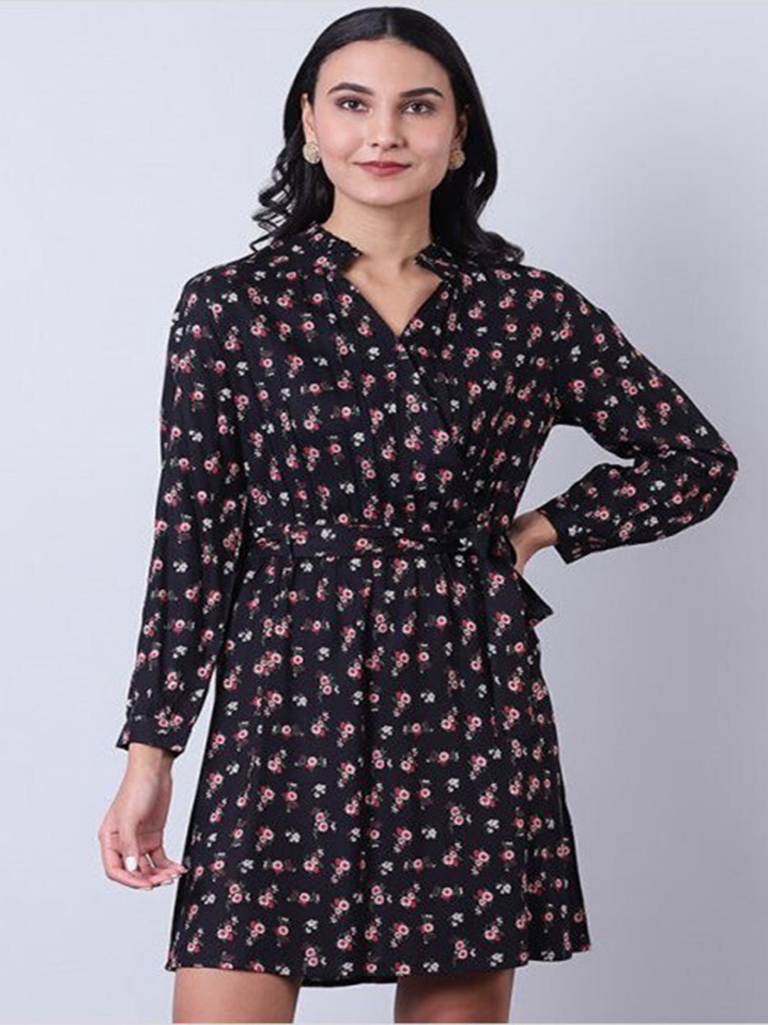 

Aila Floral Printed V-Neck Gathered Detailed A-Line Dress With Belt, Black