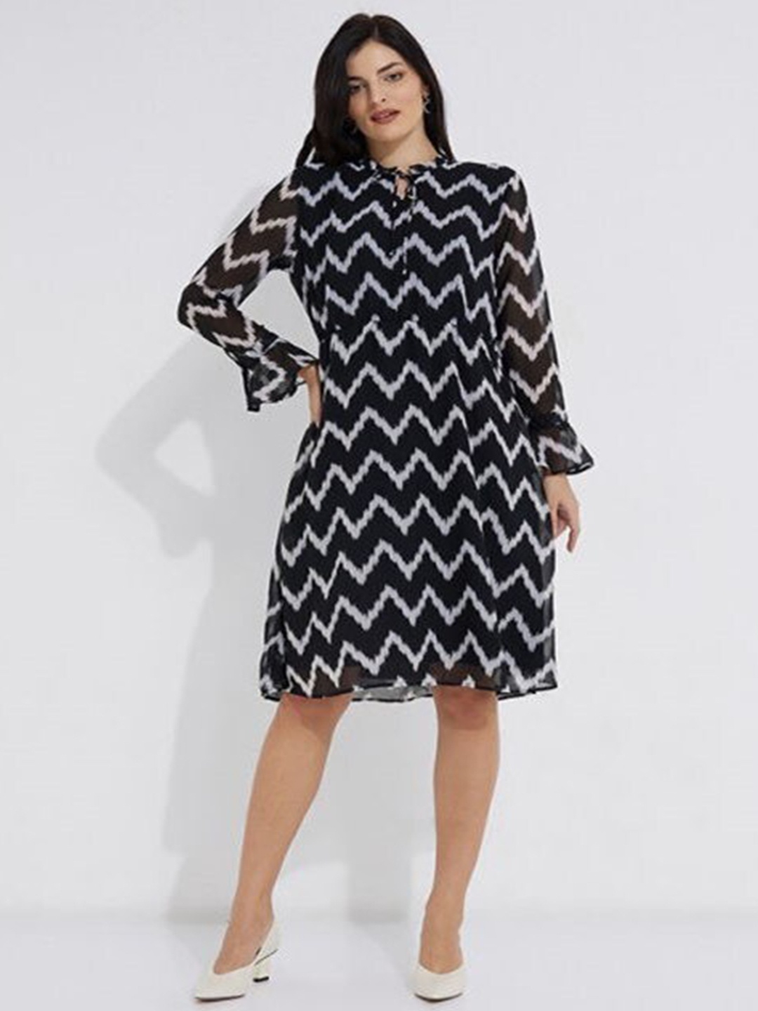 

Aila Chevron Printed Tie-Up Neck Bell Sleeves A-Line Dress, Black