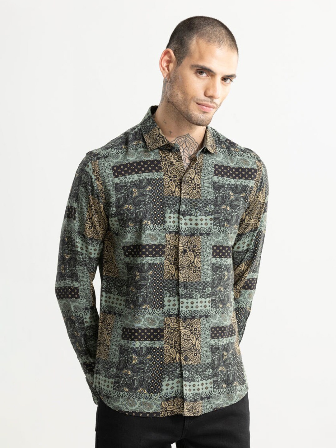 

Snitch Blue Ethnic Motifs Printed Classic Slim Fit Casual Shirt, Green