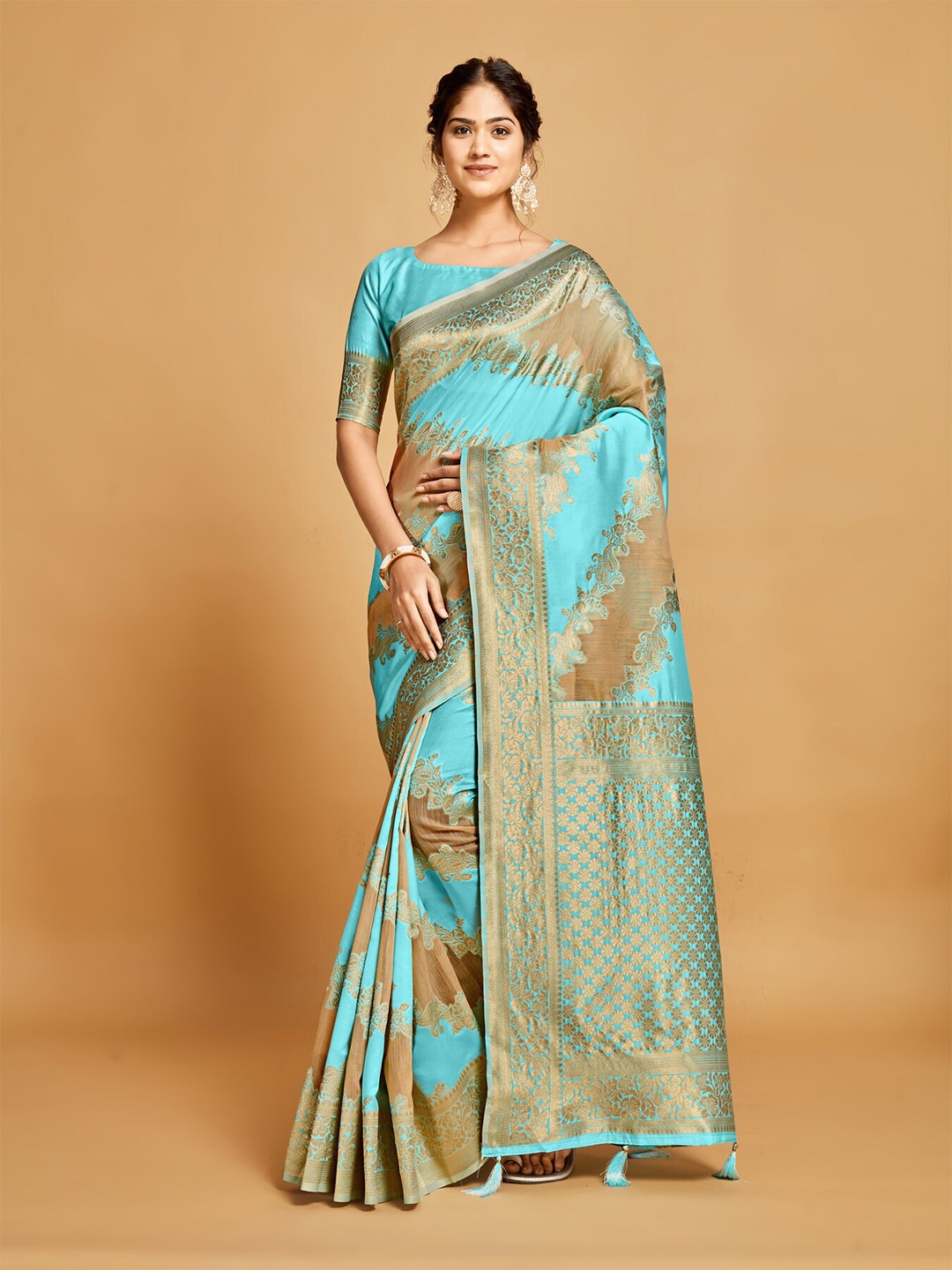 

Dori Ethnic Motifs Woven Design Zari Detail Saree, Blue