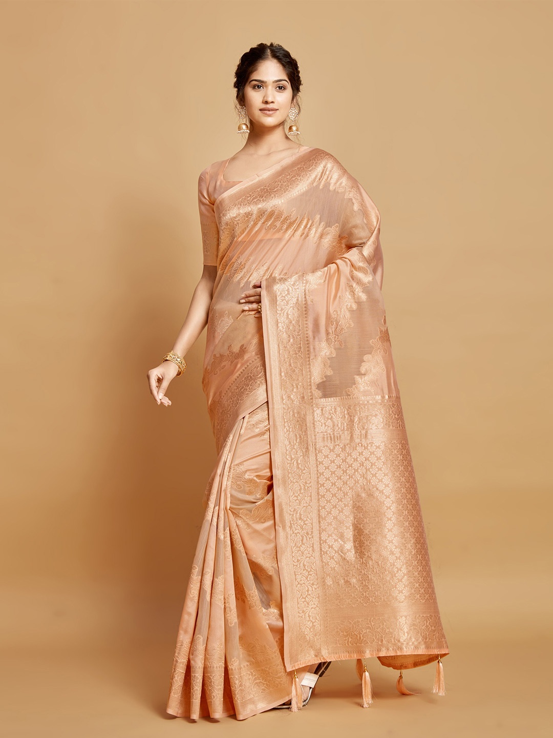 

Dori Peach & GoldToned Floral Ethnic Woven Designer Saree