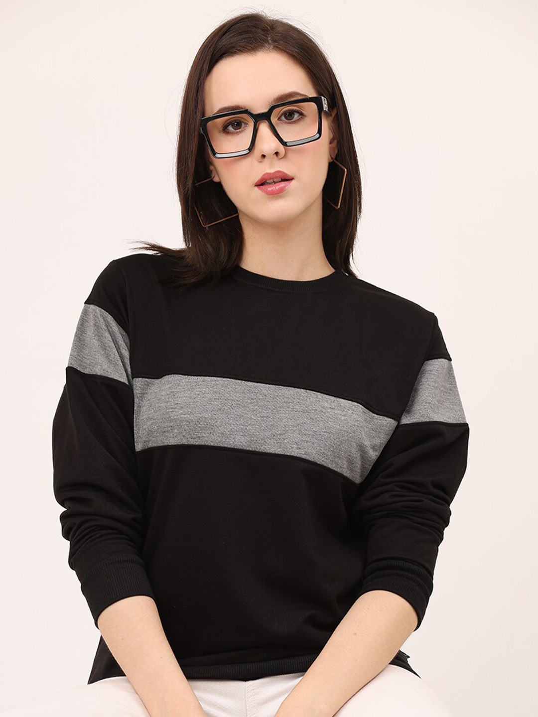 

Leotude Women Black Colourblocked Sweatshirt