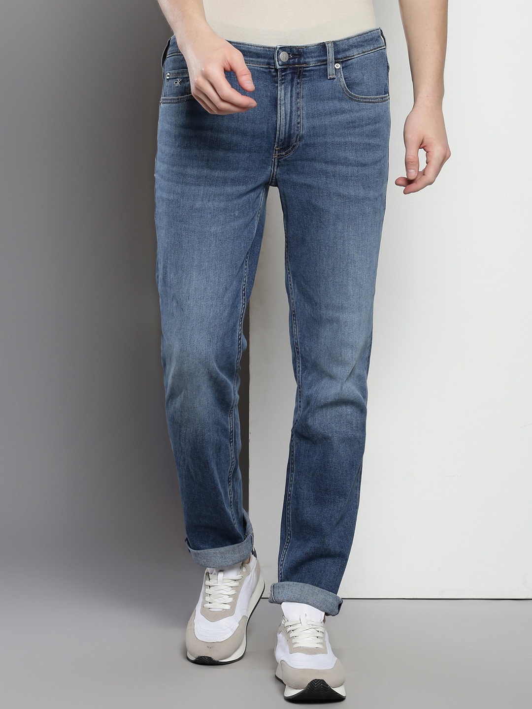 

Calvin Klein Jeans Men Clean Look Light Fade Cotton Jeans, Blue